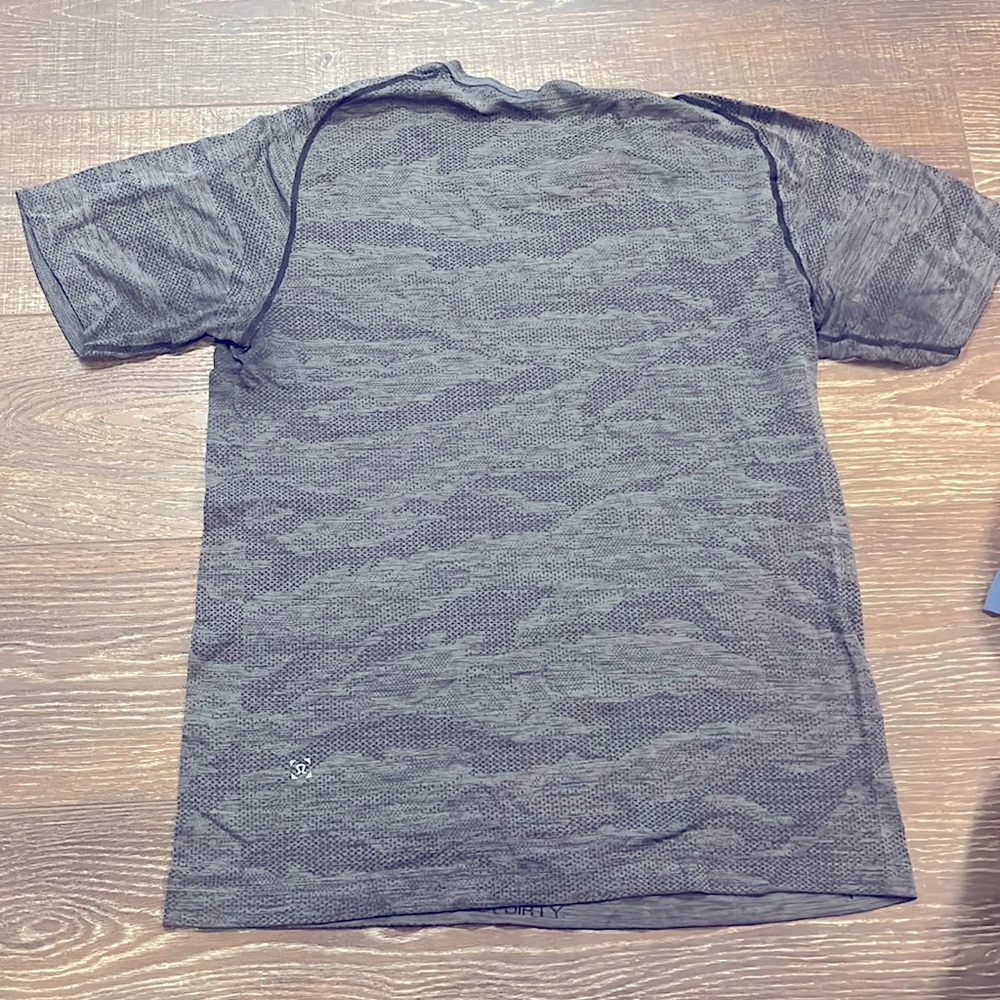 Lululemon medium men’s t camo grey